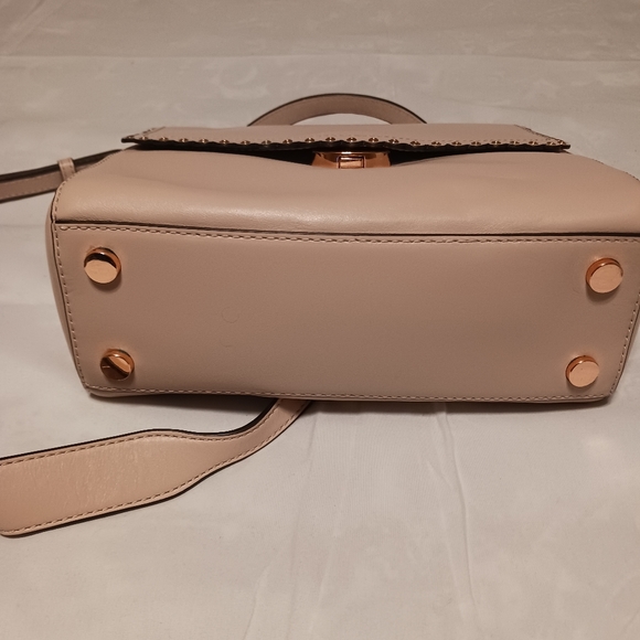 Authentic Michael Kors Satchel, extra webbing strap, card holder, and cardcase. - Picture 3 of 11